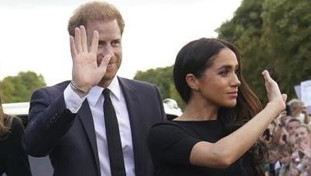 Harry e Meghan alzano la posta, cosa pretendono da Carlo per volare a Londra