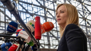 L'Italia al centro. Meloni incontra Macron e mette fine ai litigi con Parigi