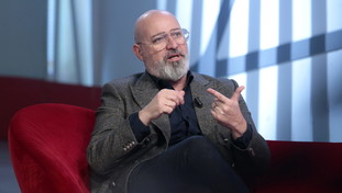 Terremoto nella minoranza Pd: Bonaccini resta solo, Schlein perde pezzi