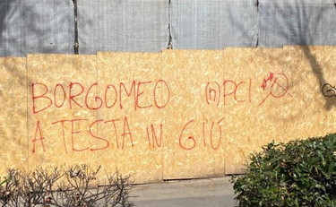 Minacce a Borgomeo, l'agghiacciante scritta al corteo dell'ex Gkn