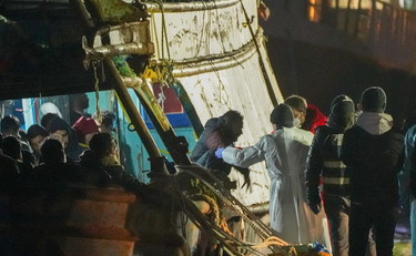 Arriva l'ondata senza precedenti. Chi lancia l'allarme totale sui migranti