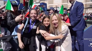 Che cantonata terribile. La Russa contro Repubblica sui cori per Meloni