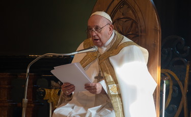 Il Papa migliora. Bergoglio resta in ospedale. Chi celebra messa delle Palme e Pasqua