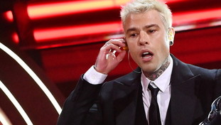 I social affondano la nave di capitan Fedez: che fine fa l'ideona della Ong