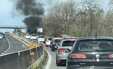 A fuoco un'automobile, la Pontina va in tilt