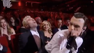 Fedez e Rosa Chemical a Sanremo, il gip archivia. E Giovanardi si infuria