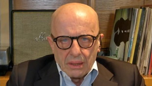 “Faro Pd”. Schlein a braccetto con De Benedetti, Sallusti li massacra