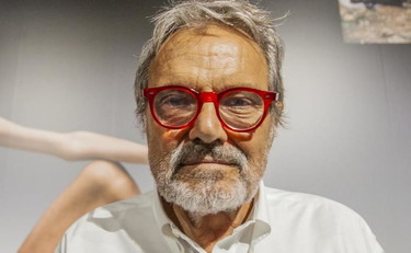 Riecco Toscani, insulti choc a Meloni e alla destra: Ritardati mentali