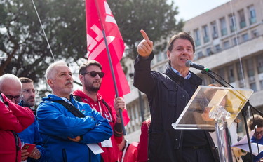 Direttori Rai e poltrone, Conte di lotta e di governo