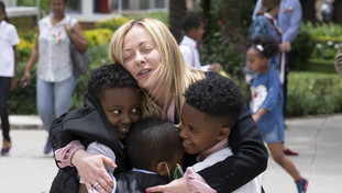 Meloni in Africa, missione sui migranti: “Protezione speciale da eliminare”