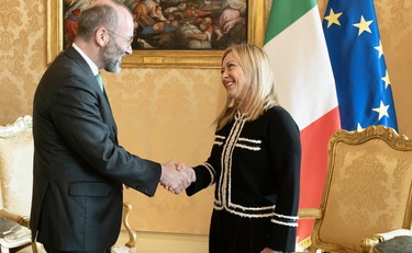 Pronti a costruire muri. Migranti, Weber (Ppe) sta con il premier Meloni