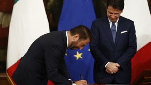 “Distrutti da Conte”. Esplode il malcontento nel M5S, l'addio di un big