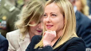 Sorpresa Meloni. L'elogio del Washington Post al premier: sinistra muta