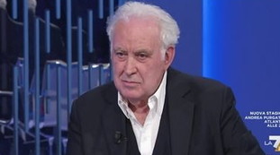 L'ho sentita, sono allibito. Così Santoro disintegra Schlein