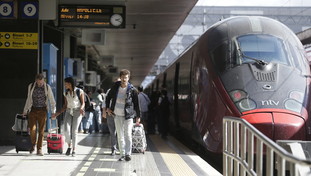 Folla e code infinite a Termini: stazione in tilt per l'incidente di Firenze