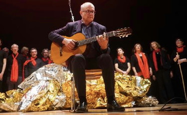 Per la Liberazione Gualtieri suona anche Bella ciao alla chitarra