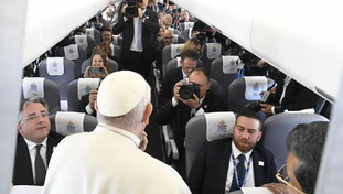 Le accuse? Una cretinata. Francesco difende Wojtyla sul caso Orlandi