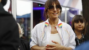 “Banalismo da bar e lezioncine”. Ambra asfaltata da Selvagga Lucarelli