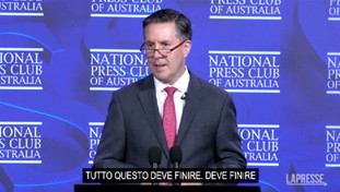 Guerra alle sigarette elettroniche: il governo vuole vietarle | GUARDA