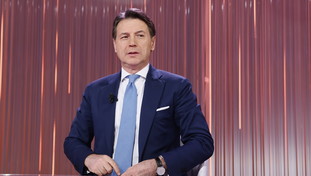 Figuraccia di Conte: presenta una legge e poi sparisce dall'aula