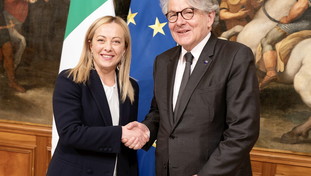 L'Ue è in economia di guerra: soldi del Pnrr per mandare armi a Kiev