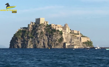 Residenze irregolari a Ischia, scoperte 40 "prime case" fittizie