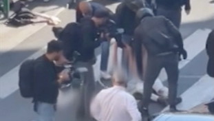 Gli ambientalisti si denudano a Roma per la nuova protesta sul clima | GUARDA