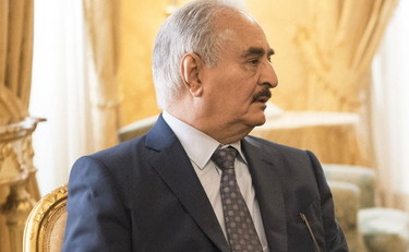 Meloni riceve Haftar: faccia a faccia per fermare i barconi