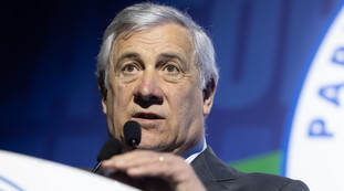 Offese inaccettabili. Emergenza migranti, Tajani tuona contro la Francia