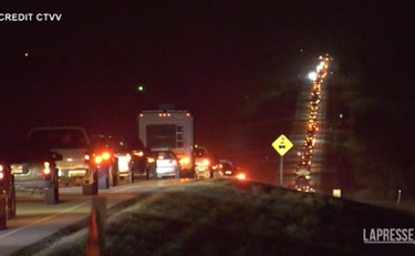 Gli incendi mettono in ginocchio il Canada: migliaia di evacuati | GUARDA