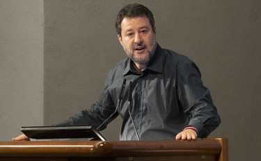 Con gli aumenti si può pagare anche il personal shopper. Salvini sfotte Schlein