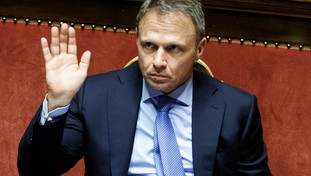 “Miserabili estremisti”. Gli ambientalisti usano la forza e contestano Lollobrigida