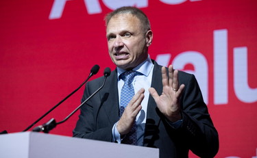 Solo baruffe contro l'Italia. Lollobrigida smaschera il gioco della Francia