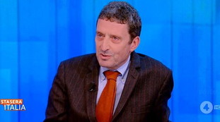 Li bastonano a Ventimiglia. Migranti, Buttafuoco sbugiarda la Francia