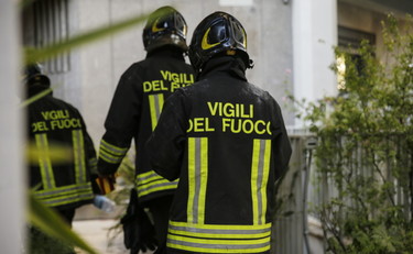 Incendio in via Ripetta. Strade chiuse, bus deviati e un palazzo evacuato al centro di Roma