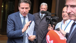 Il M5S corre veloce verso la sparizione. E scatta la fronda anti-Conte dopo il flop