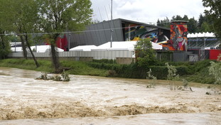Acqua e fango invadono l'autodromo di Imola: salta il Gp di Formula1, le immagini