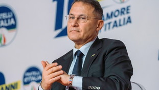 “Strana dichiarazione, cosa c'è dietro”. Cirielli difende Meloni e smaschera Trudeau