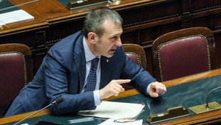 “Archiviazione”. La Procura sbugiarda la sinistra: non c'è reato da parte di Delmastro