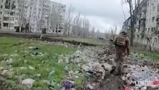Bakhmut finisce in mano ai russi, ma è una città rasa al suolo | GUARDA