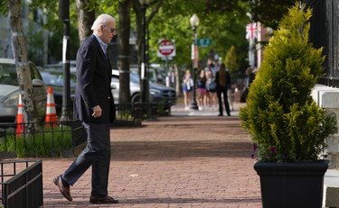 Troppo anziano. Il sondaggio che stronca Biden. E Trump decolla