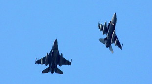 La Russia intercetta due bombardieri Usa. Che succede sul Mar Baltico