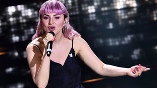 Tre minuti di delirio. Le parole di Arisa su Meloni scatenano la bufera