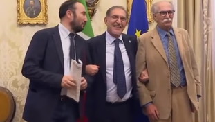 Dimissioni? La lezione di stile di La Russa alla sinistra