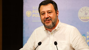 Siamo sovversivi ed estenderemo la flat tax: Salvini va allo scontro con l'Ue