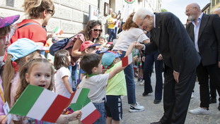 “Un esempio, siete straordinari”. Mattarella in Emilia-Romagna dopo l'alluvione