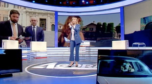 Immagini impressionanti, cosa fa il killer prima della confessione. Sconcerto in tv | VIDEO