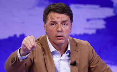 Perderà anche le elezioni condominiali. Renzi disintegra Schlein