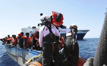 L'Italia fa da sola sui migranti, piano per potenziare i rimpatri