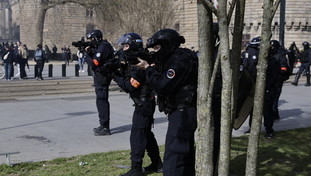 Siriano accoltella dei bambini in Francia. “Gravi condizioni”, attentato choc